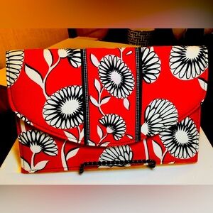 VERA BRADLY CLUTCH NWOT
